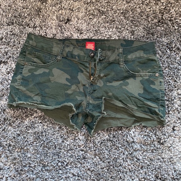 Camouflage Jean Shorts - Juniors Size 5 - Picture 1 of 7